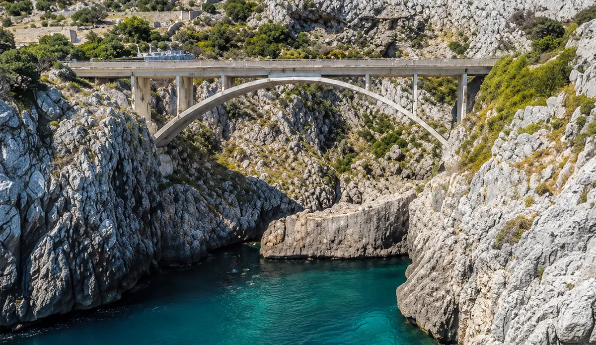 Il Ponte del Ciolo: The dramatic Mediterranean fjord and bridge in Salento.